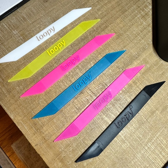 (2) iPhone 11 Pro Max Loopy Cases and extra loops - Picture 6 of 10